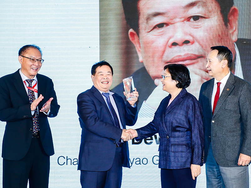 曹德旺榮膺“2018中美關系杰出領袖獎”