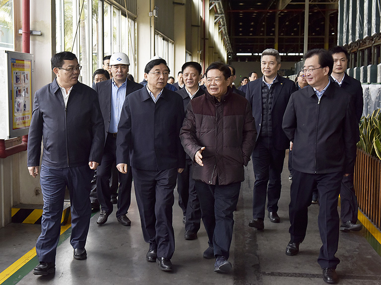 福建省委書記于偉國點贊福耀：堅守實業(yè)、專注主業(yè)、穩(wěn)健經(jīng)營、不斷創(chuàng)新