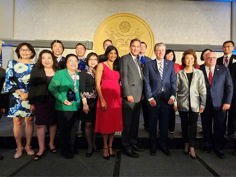 曹德旺董事長(zhǎng)榮獲美國國際領(lǐng)袖基金會(huì)“杰出制造業(yè)貢獻(xiàn)獎(jiǎng)”